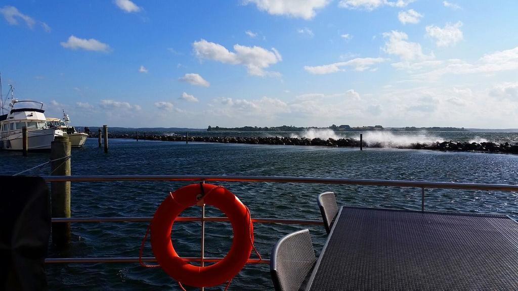 Hausboot Fjordblik Hotel Kollund Osterskov Kültér fotó